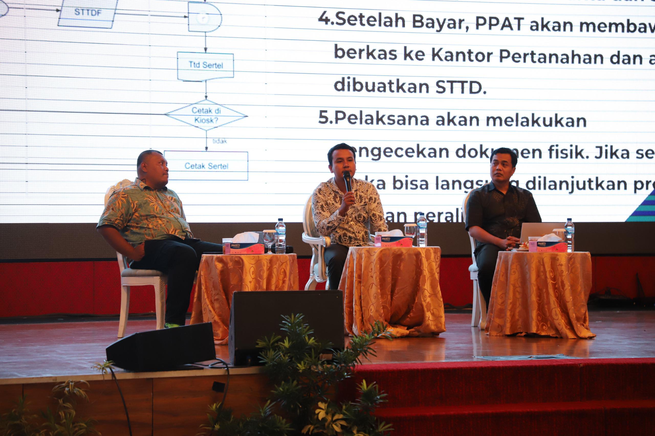 Pembinaan dan Pelatihan Aplikasi Peralihan Hak Elektronik dan Aplikasi Librecad Oleh Tim Kementerian ATR/BPN
