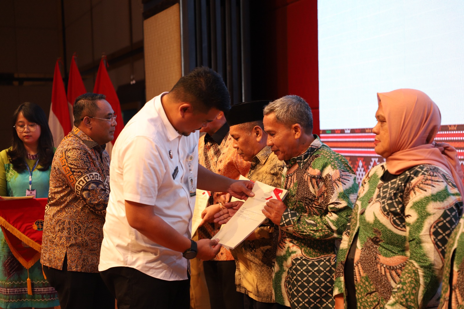 Serahkan Sertipikat Tanah Pemerintah, Gubernur Sumatera Utara : Sertipikat Ini Dapat Mendukung Kepastian Hukum