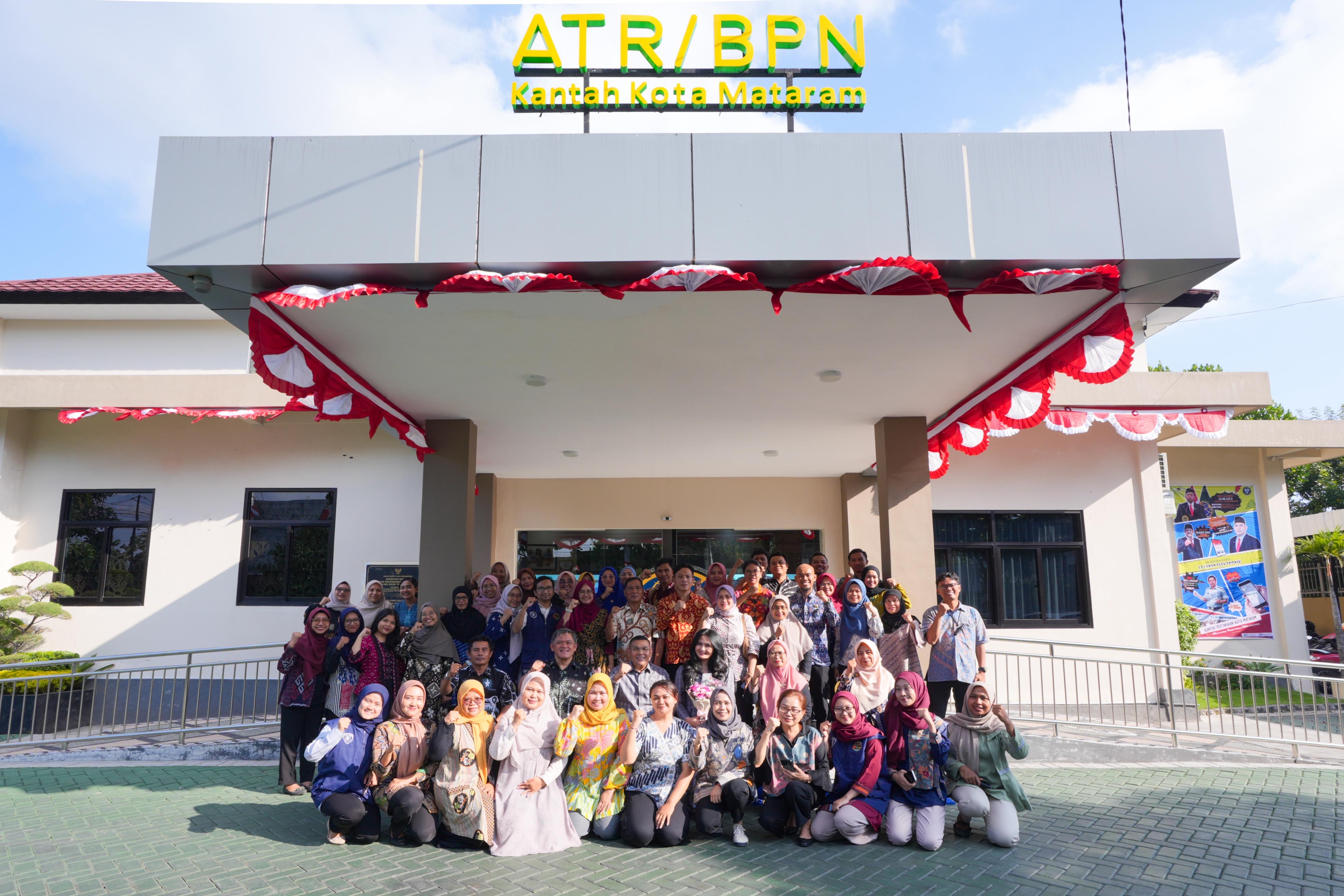Berikan Penghargaan bagi Jajaran Kanwil BPN Provinsi NTB, Wamen Ossy Titipkan Empat Pesan