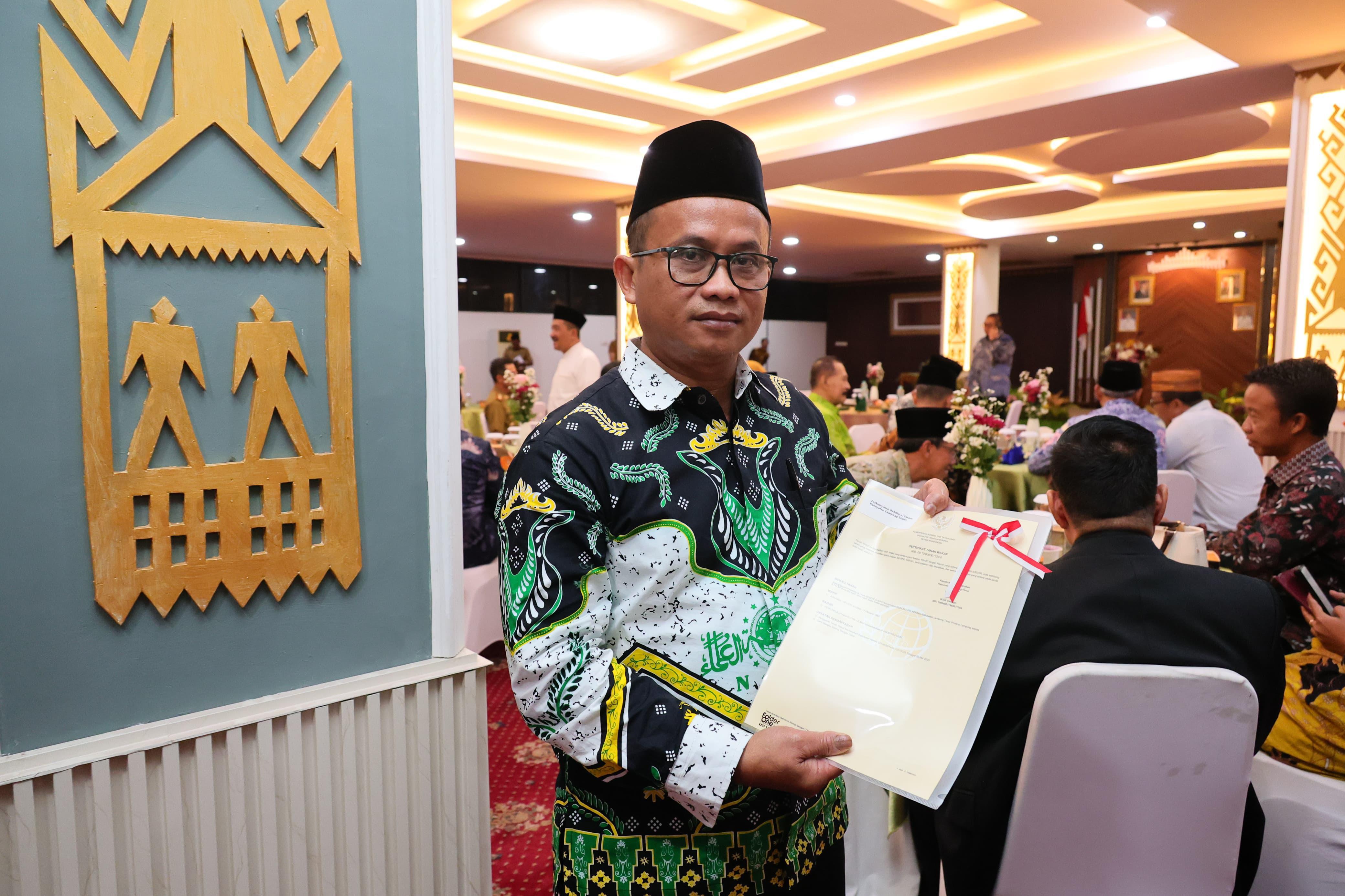 Terima Sertipikat Tanah Wakaf dari Menteri Nusron, Perwakilan NU Lampung Timur Apresiasi Dukungan BPN