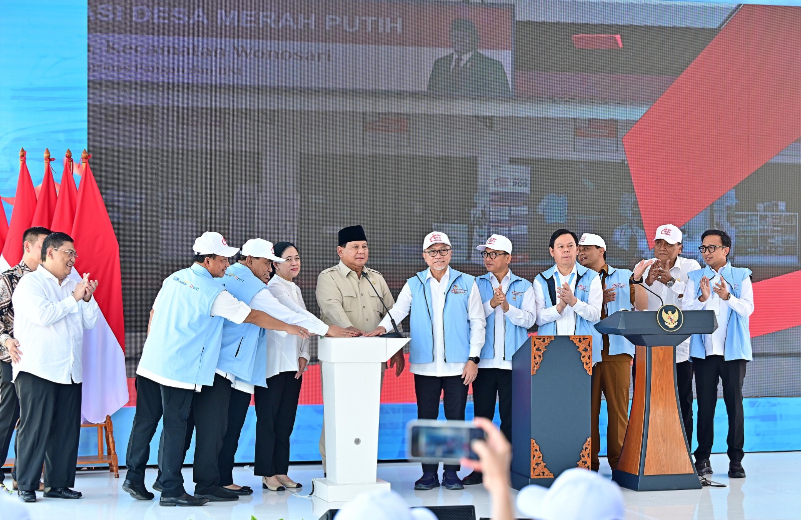 Menteri Nusron Dampingi Presiden Prabowo Resmikan 80.000 Koperasi Desa Merah Putih