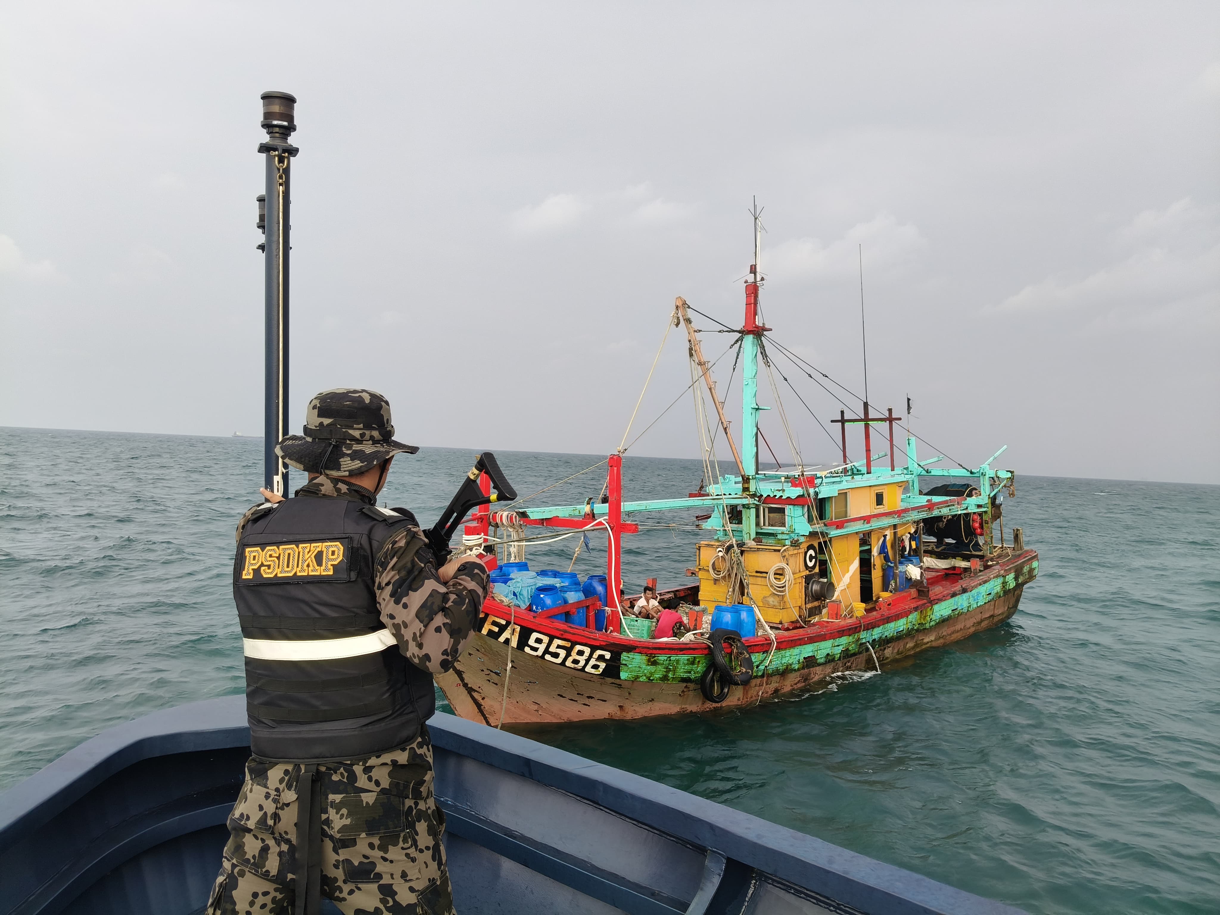 KKP Tangkap Satu Kapal Ikan Asing dan Tertibkan 20 Rumpon Ilegal